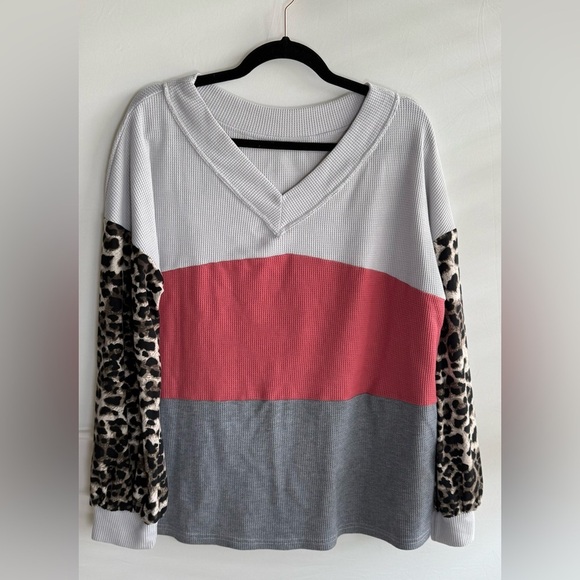Tops - Unbranded boutique waffle color block long sleeve • Women’s XL